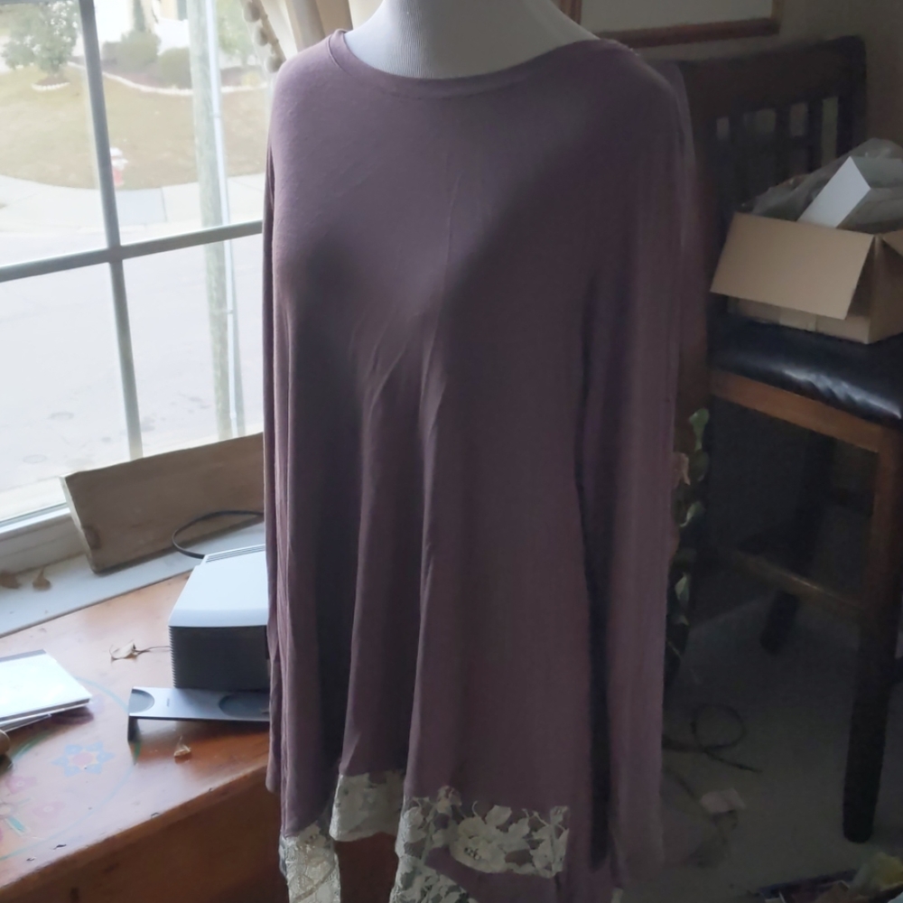 Logo lace trim top